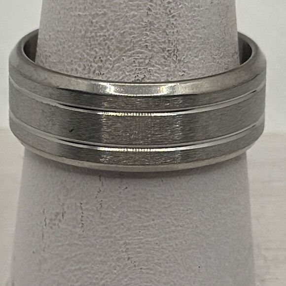 NWOT Size 7 Titanium plated beveled edge band, ring - Picture 2 of 4